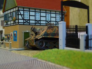 HYw6GDvuJ74.jpg