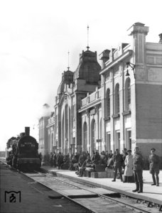 Wehrmachtsbetrieb im Bahnhof Kowel. Es wartet 55 3178. (10.09.1942) Foto: RVM (Ittenbach)