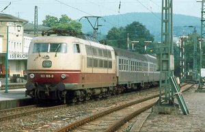 103-188-9-mit-einem-eilzug-27263.jpg