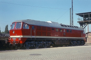 DR 130 036-7.jpg (296.22 Кіб) Переглянуто 5114 разів 136-й - з іншим розташуванням поручнів, наявністю ЕДТ та останній з підсвіченою боковою табличкою.