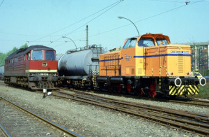 DR 130 012-8(1988).jpg (146.99 Кіб) Переглянуто 5114 разів 012-й, у якого гофри під кабіною тільки з одного боку.