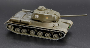 Танк ИС-1. Доработанная модель фирмы Herpa. Нанес декали, слегка подкрасил и состарил. Исходная модель весьма посредственного качества.