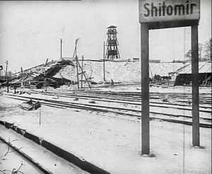 1944 январь. Житомир. Разрушеный Киевский мост. Вид с платформы ж-д вокзала.jpg