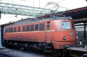 050L17170479_Bahnhof_Salzburg,_Lok_1018.101.jpg