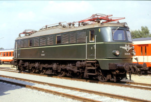 171R10021087_150_Jahre_Eisenbahn,_Fahrzeugschau_am_Gelände_Bahnhof_Wien_Nord,_Lok_1018.05.jpg